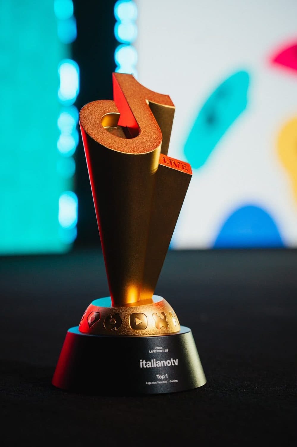 Troféu do TikTok LIVE FEST 25 com o nome italianotv: Top 1, Liga dos Talentos, Gaming